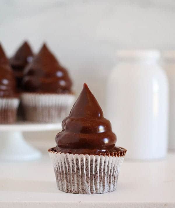来自m.ytruite.net的高帽纸杯蛋糕的惊喜！#cupcakes #Chocaly #surpriseinside