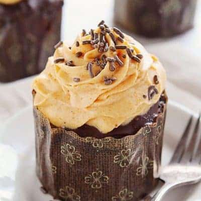巧克力南瓜杯形蛋糕用南瓜鞭打的奶油色#cupcakes