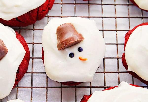 红色天鹅绒融化雪人饼干!