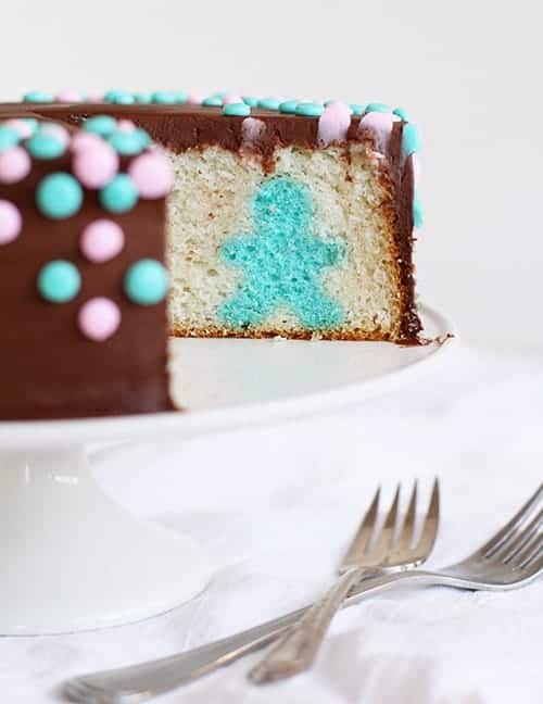 性别揭示惊喜里面的蛋糕！