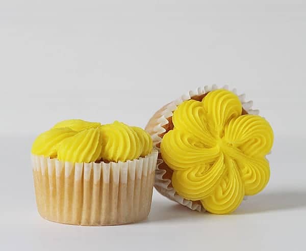 四个蛋糕装饰技术使用大型法bob投注体育网站国星尖梢#cucpakes #cupcakedecorating #pipingtutorial