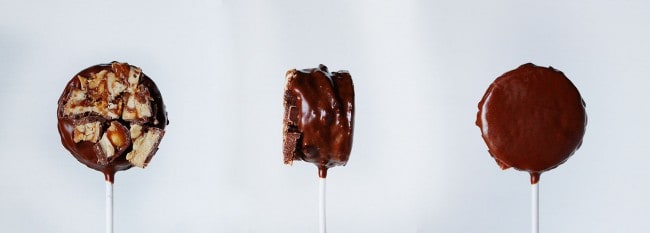奥利奥巧克力饼干布朗尼咬棒和覆盖士力架!