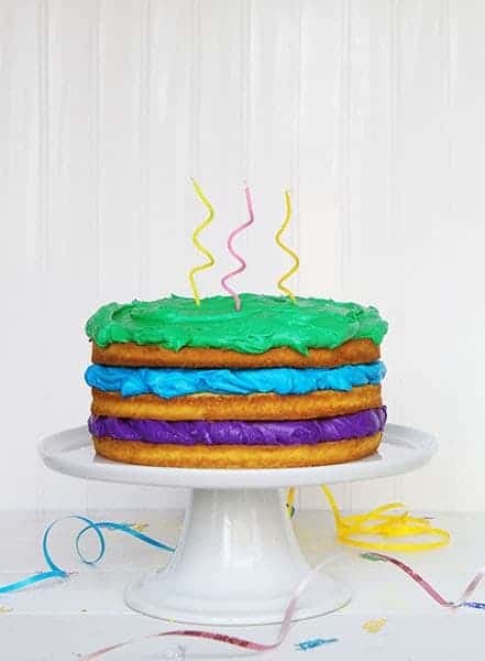 一个赤裸的蛋糕，以纪念所有9月的生日！