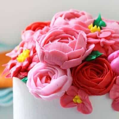 粉色奶油花蛋糕的灵感来自HGTV