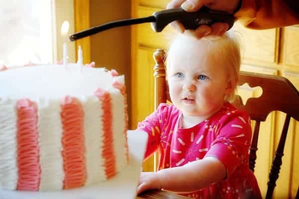 奥利维亚的生日蛋糕~粉色和白色的皱褶蛋糕!