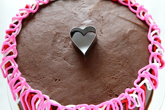 心形的糖屑蛋糕装饰bob投注体育网站