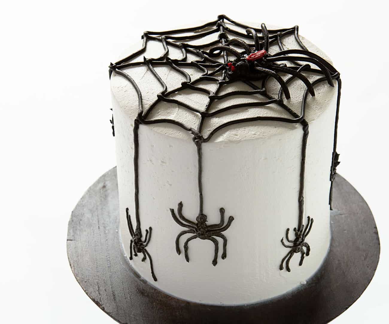 蛋糕架上的蜘蛛蛋糕