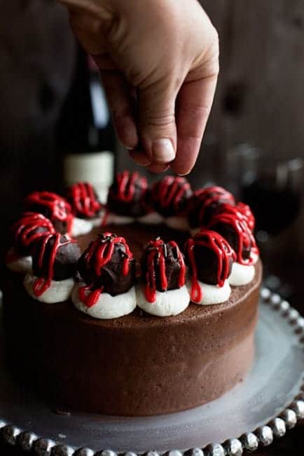 巧克力蛋糕与红酒巧克力覆盖樱桃蛋糕