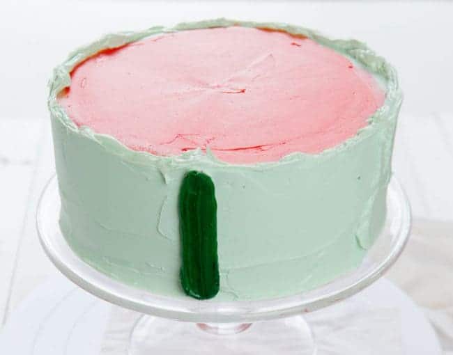 如何在2层蛋糕上创造奶油西瓜效果!